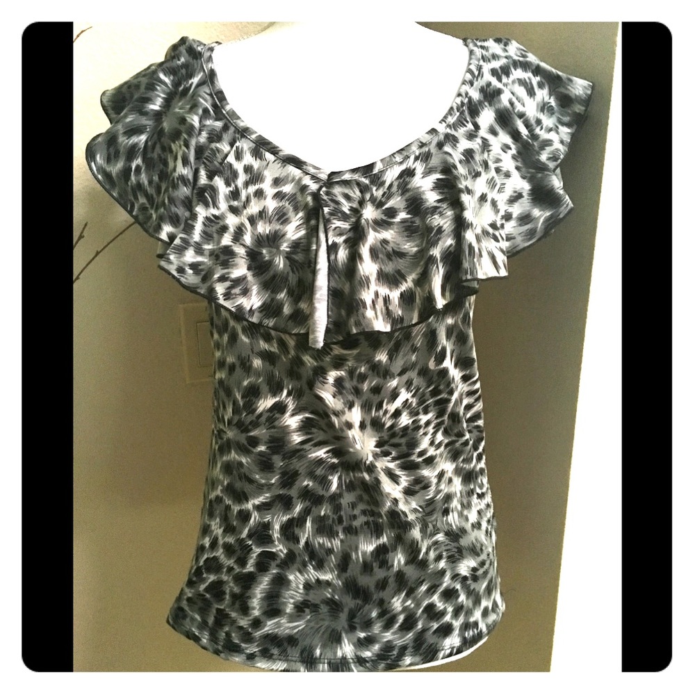 Like new top with ruffled neckline
